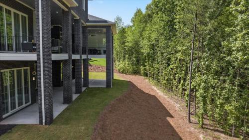 Carl Sanders Drive | Governors Towne Club Community
