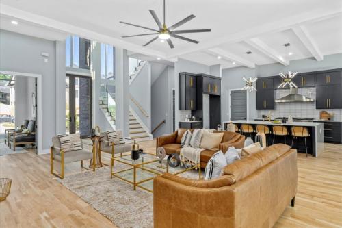 Carl Sanders Drive | Governors Towne Club Community