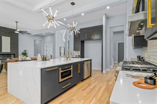 Carl Sanders Drive | Governors Towne Club Community