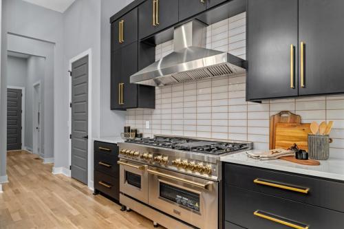 Carl Sanders Drive | Governors Towne Club Community