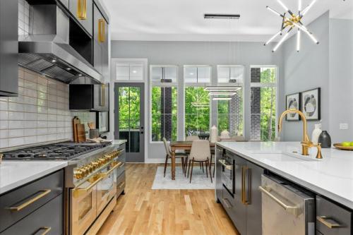 Carl Sanders Drive | Governors Towne Club Community