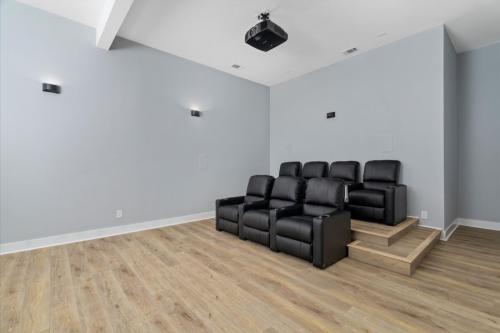 Carl Sanders Drive | Governors Towne Club Community