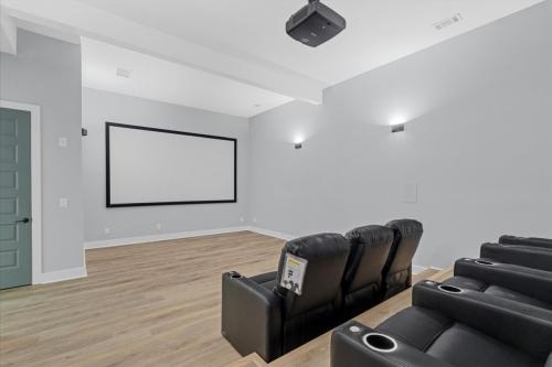 Carl Sanders Drive | Governors Towne Club Community