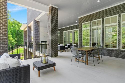 Carl Sanders Drive | Governors Towne Club Community