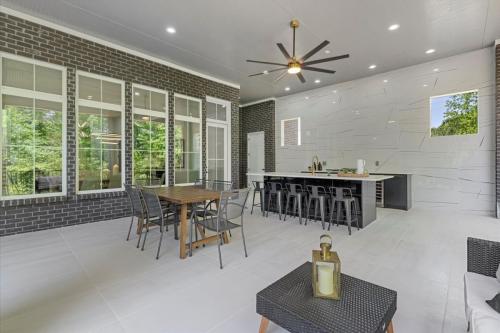 Carl Sanders Drive | Governors Towne Club Community