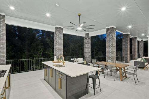 Carl Sanders Drive | Governors Towne Club Community