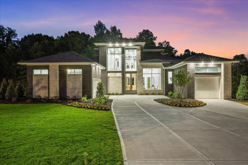 Carl Sanders Drive | Governors Towne Club Community